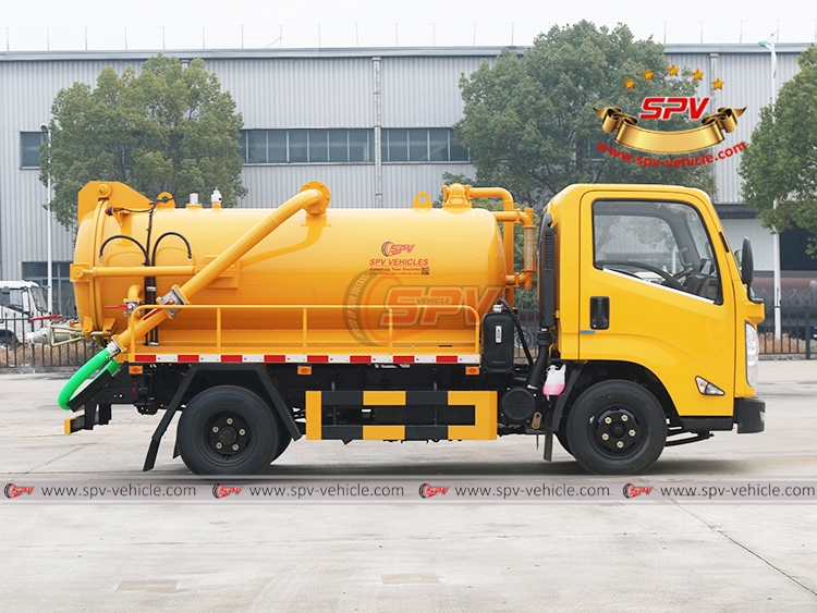 Cesspool Emptier Truck JMC (2,000 Litres) - Right Side View